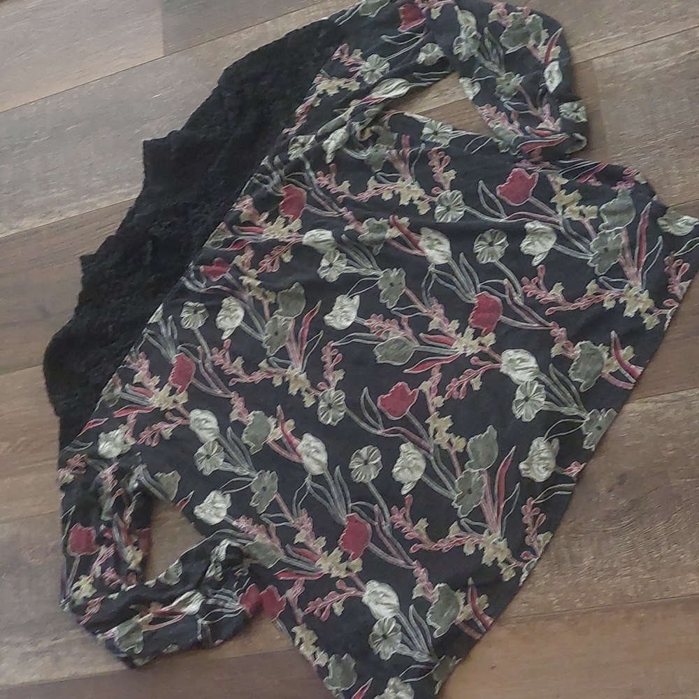 Floral top‎